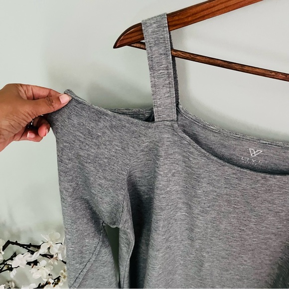 Lane Bryant Livi Active Cold Shoulder Sweatshirt Size 18/20 - Picture 2 of 5